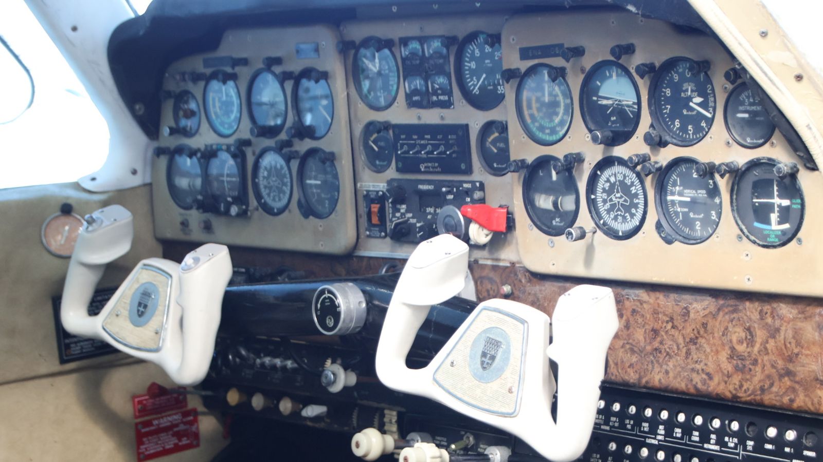 SENASA entrega una avioneta histórica, a la Fundación Infante de Orleans