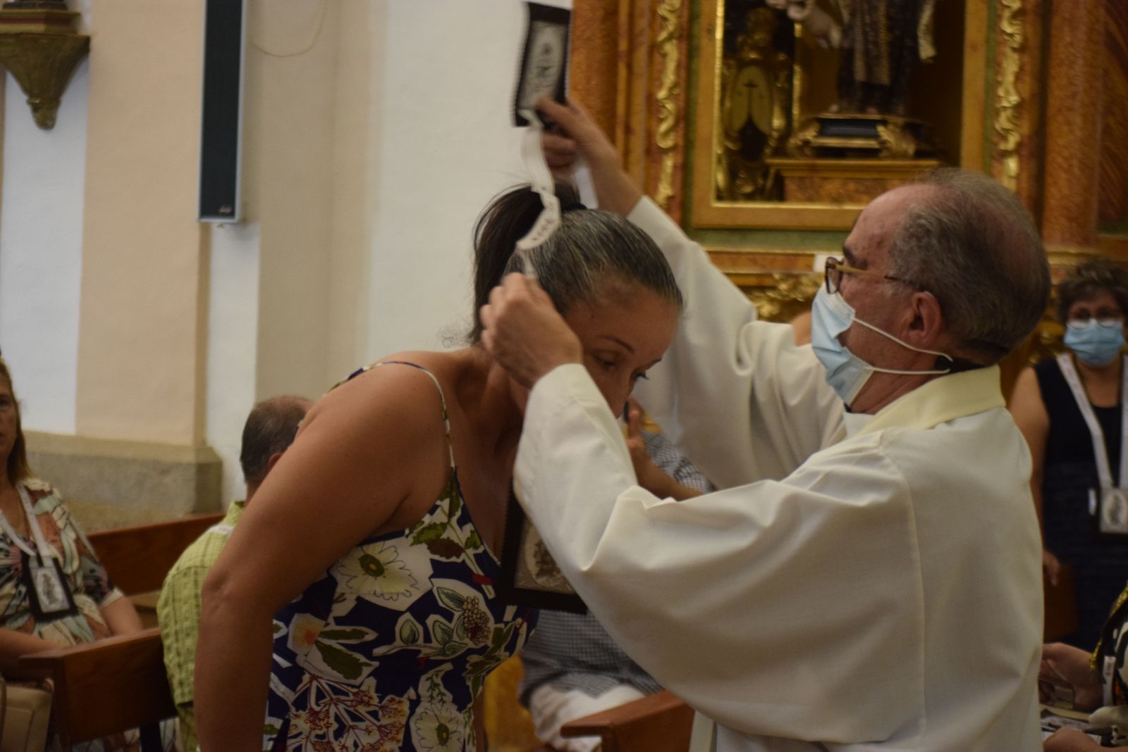 imposicion-de-escapularios-de-la-virgen-del-carmen-26