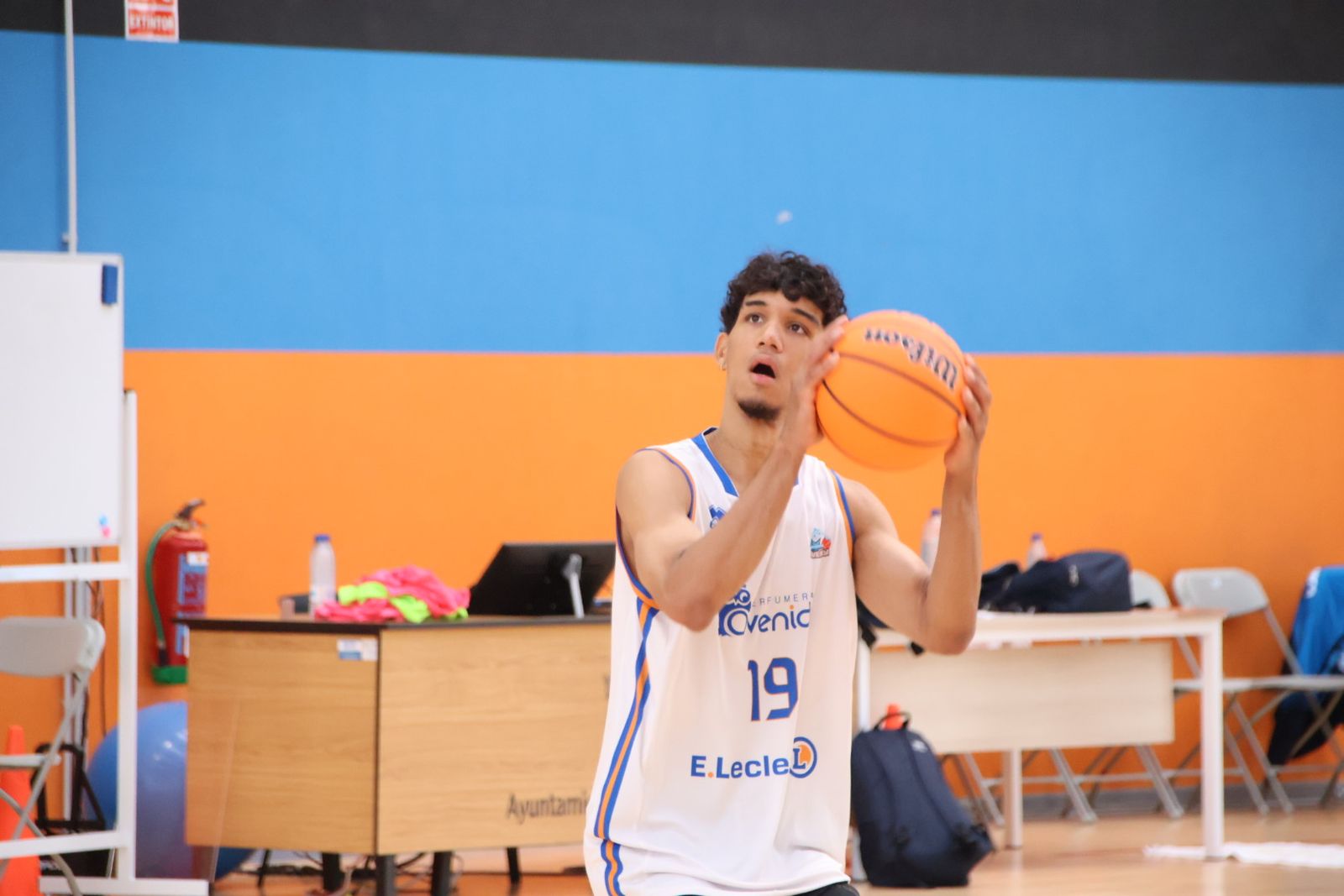 Primer entrenamiento de Perfumerías Avenida de Tercera FEB