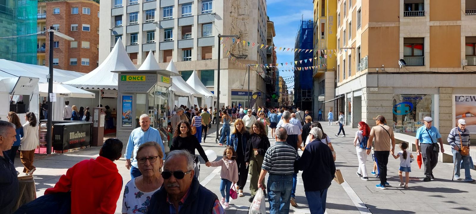 Cientos de ciudadanos visitan Fromago (4)