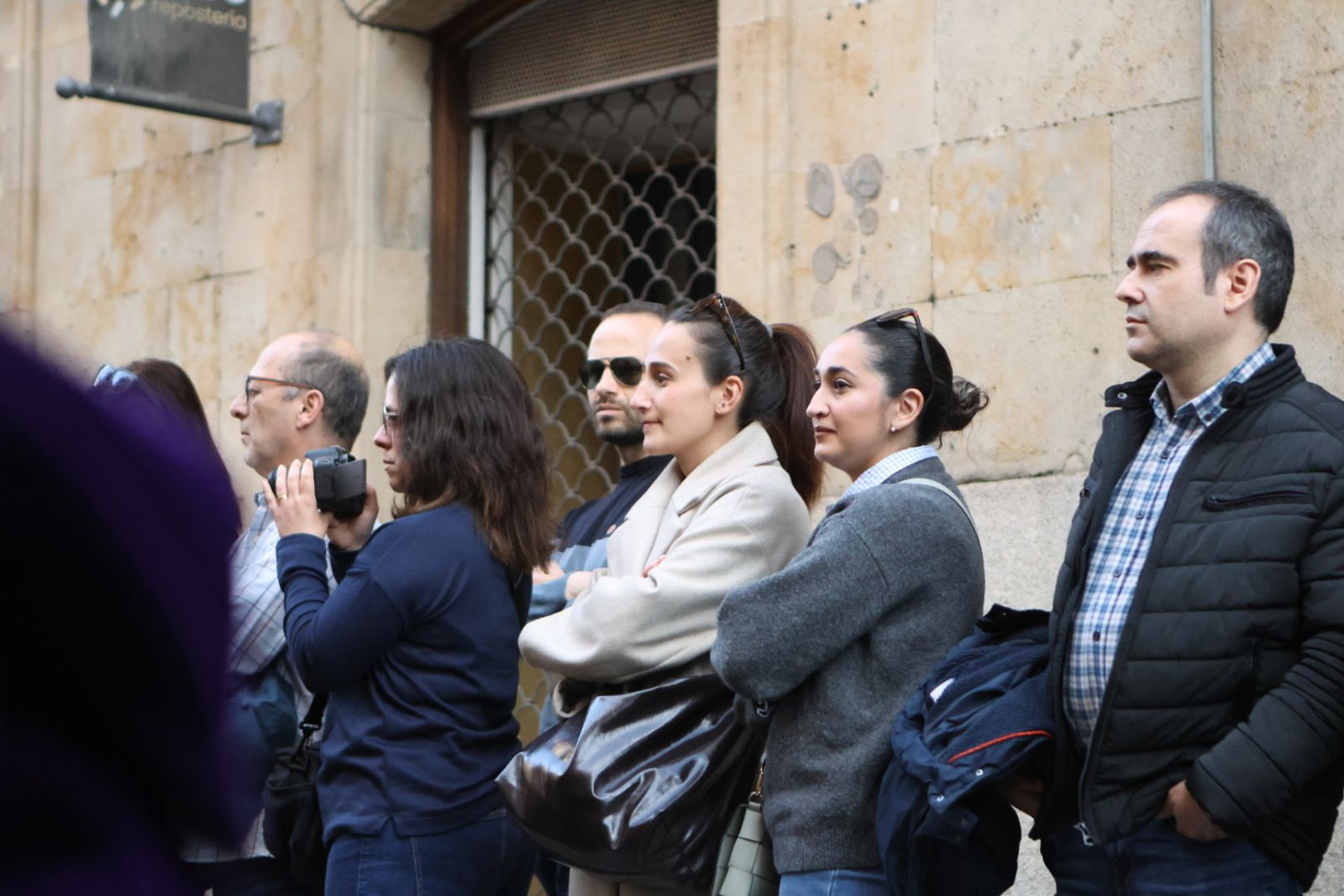 Jesús Rescatado procesiona en Salamanca con su nueva túnica y la atenta mirada de cientos de fieles