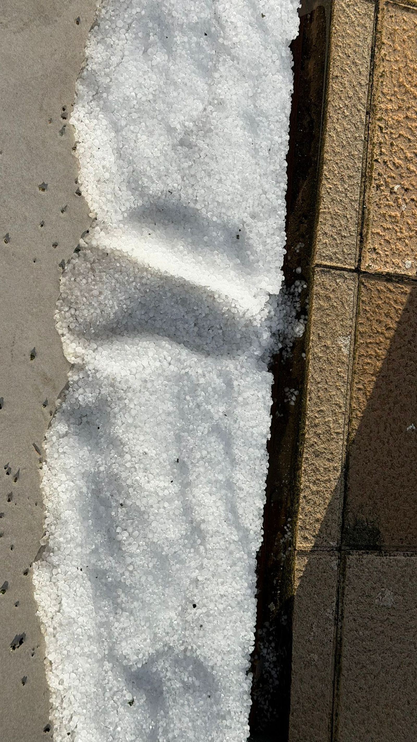 Granizo en Villamayor durante la tarde de este sábado 9 de mayo