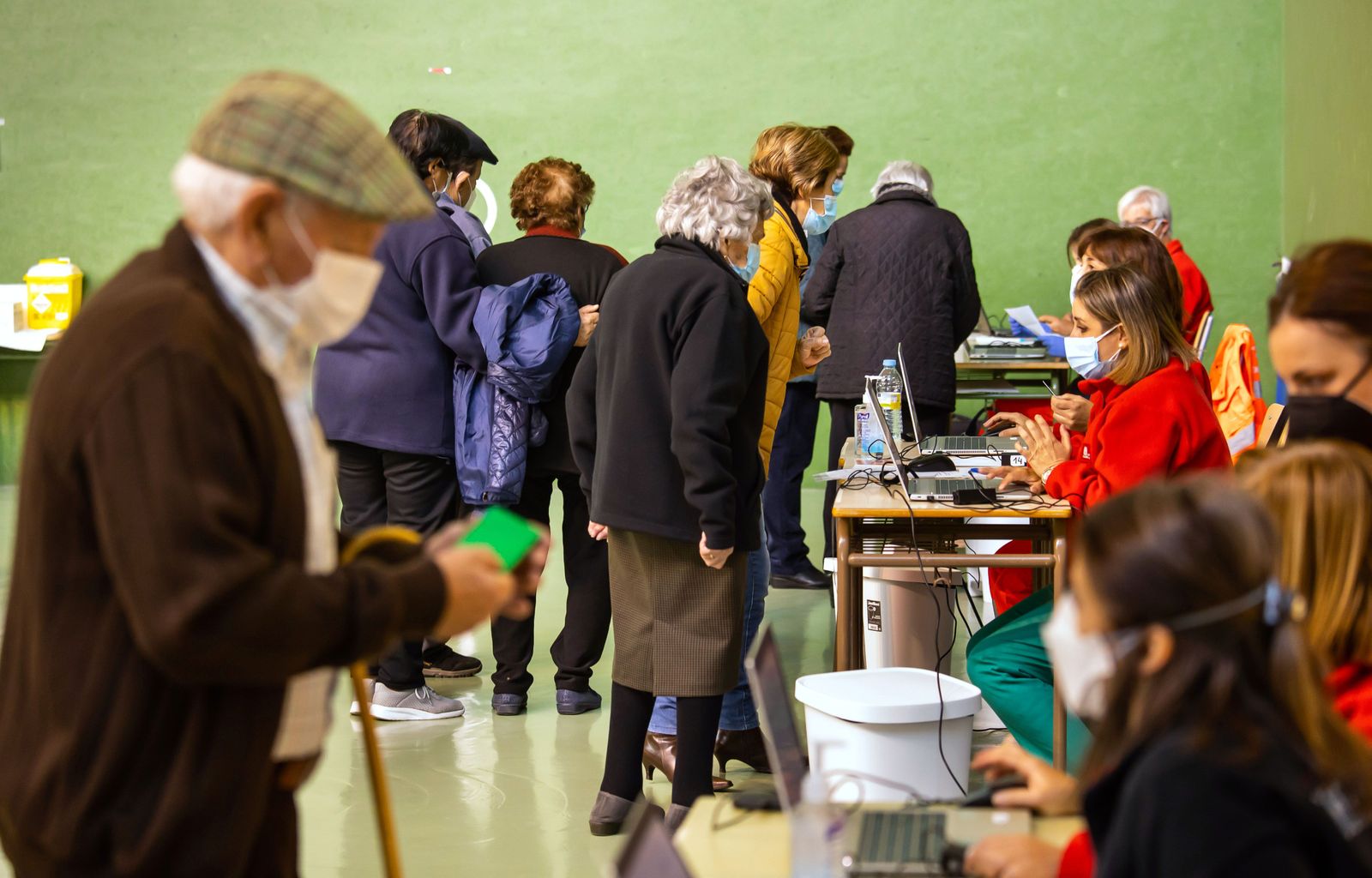 Vacunación masiva del COVID 19, tercera dosis y gripe en Ciudad Rodrigo. Foto de archivo