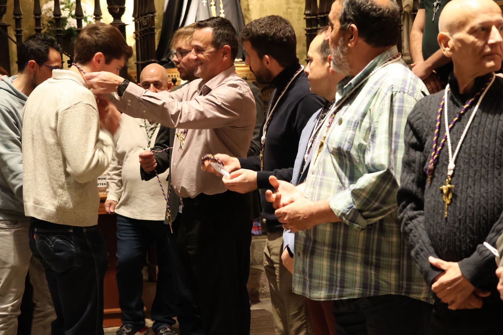 GALERÍA | Entrada de nuevos hermanos a la Cofradía de la Vera Cruz