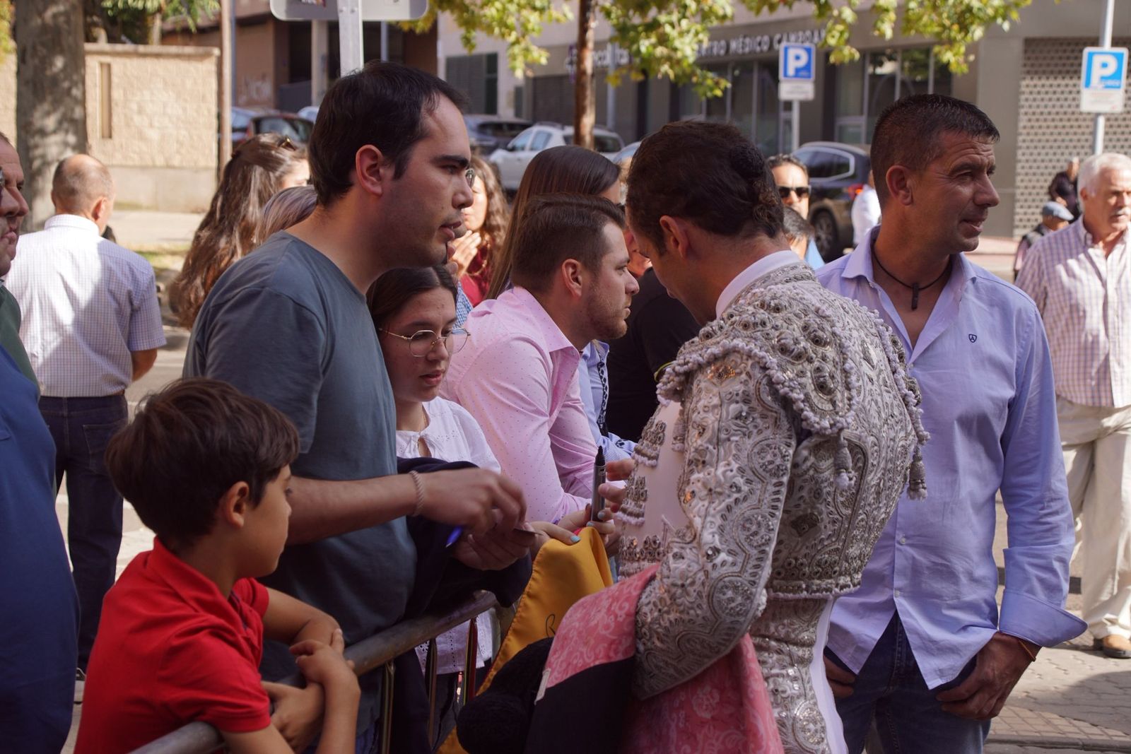 Así se ha vivido la primera corrida de la feria 2025 en La Glorieta: imágenes del ambiente en los tendidos y en el patio de cuadrillas