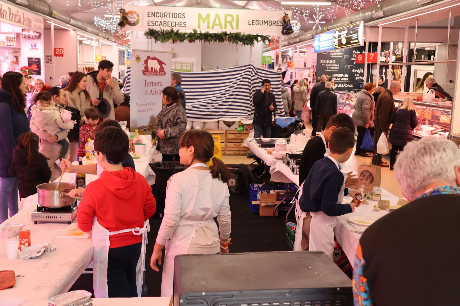 GALERÍA | Los niños descubren la gastronomía local mientras se divierten cocinando