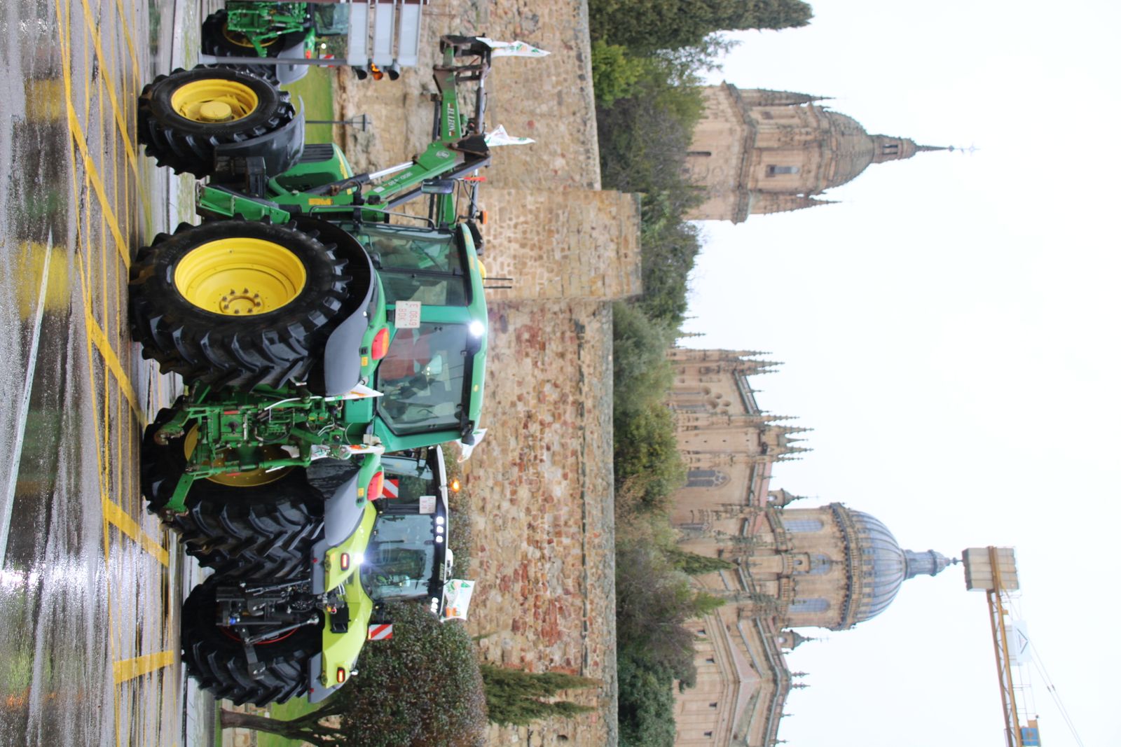 En imágenes la marcha con tractores y vehículos de campo en Salamanca en protesta contra Mercosur