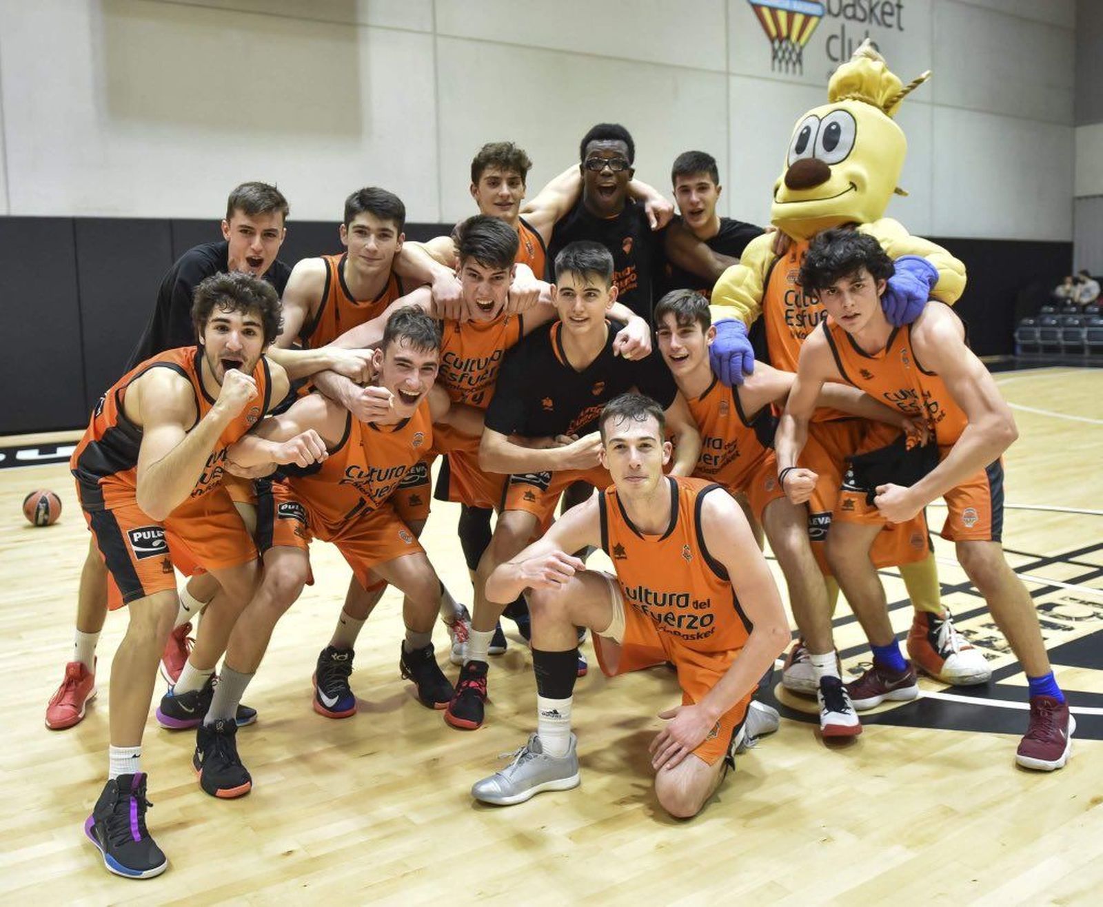 Marc García en su paso por Valencia FOTO TW Marc García