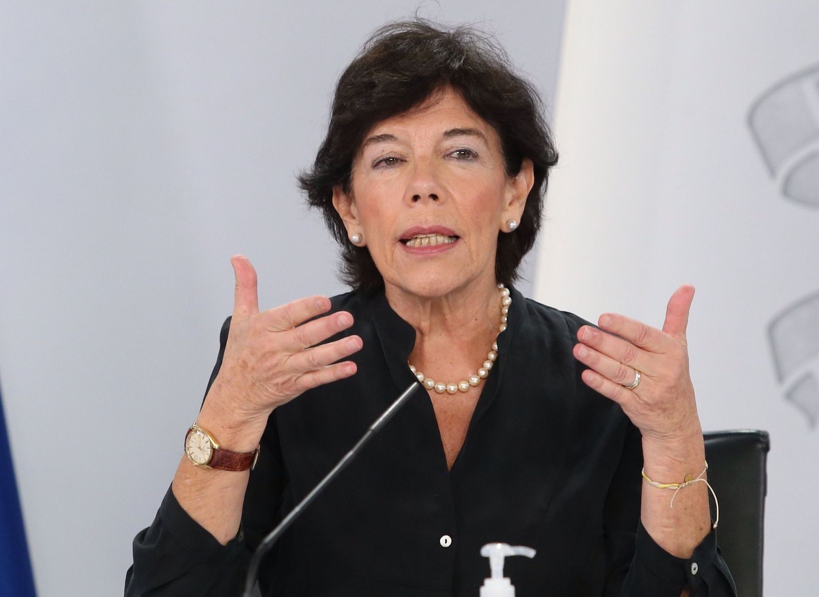 La ministra de Educación y Formación Profesional, Isabel Celaá, interviene en una rueda de prensa.