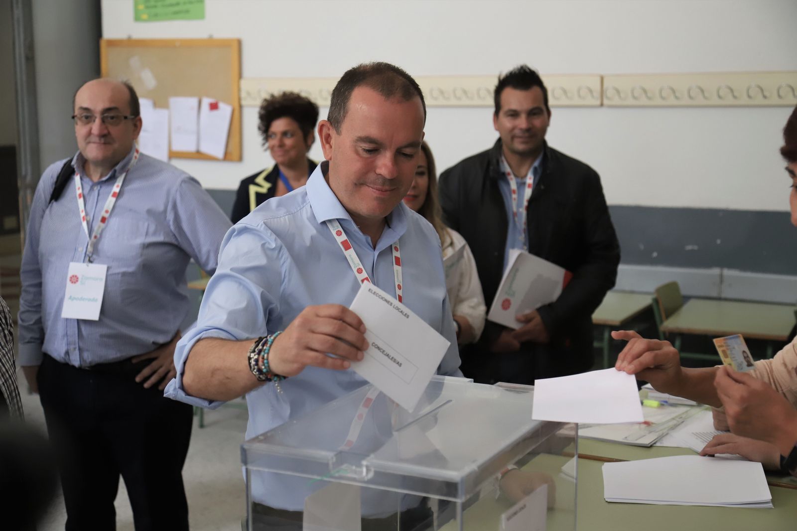 Francisco Requejo ejerciendo su derecho al voto el pasado 28M