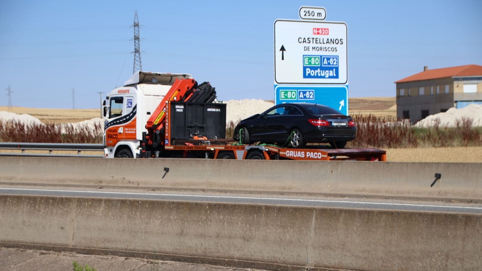 Salida de vía en la rotonda desde la autovía al polígono de Los Villares (5)