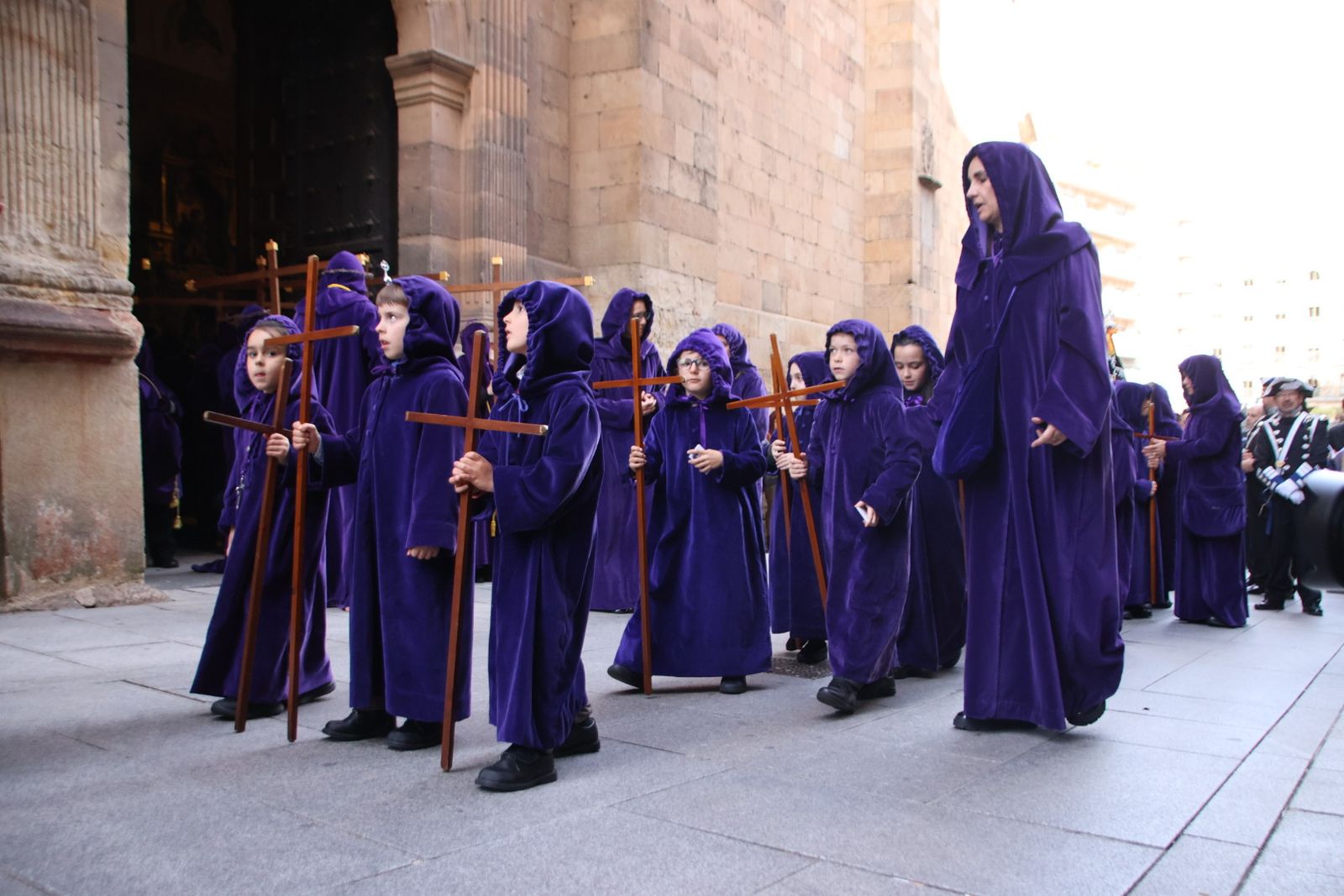 La procesión del Nazareno deslumbra a Salamanca como muestra de historia y devoción tras años suspendiéndose