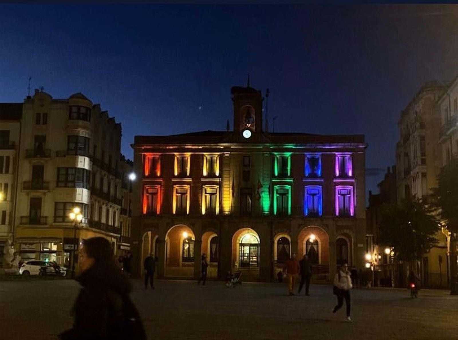 Bandera arco iris en el Ayuntamiento de Zamora