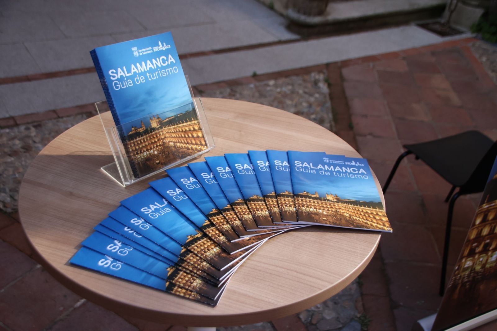 El concejal de Turismo, Ángel Fernández, presenta la nueva guía de recepción de recursos turísticos de la ciudad de Salamanca