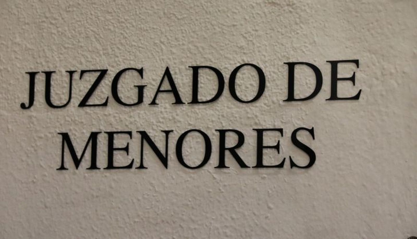 Cartel de Juzgado de Menores