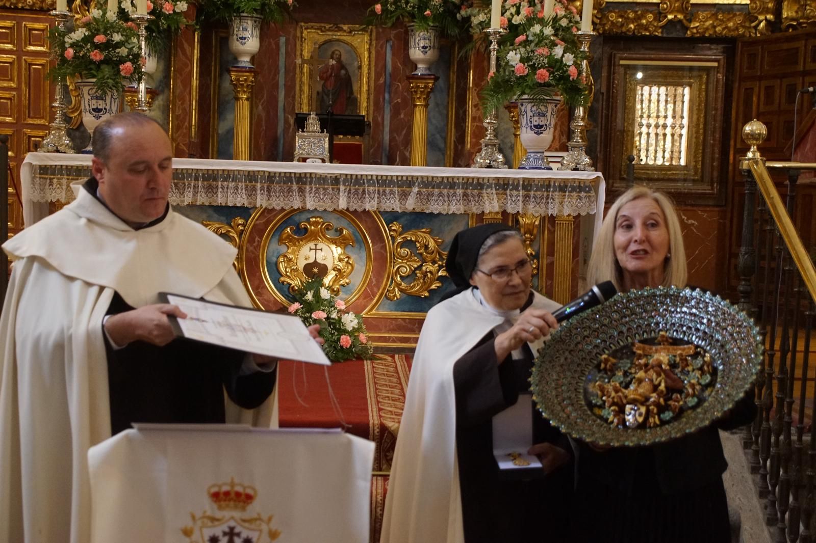 Alba nombra hijo adoptivo al prior Miguel Angel González  (12).jpeg