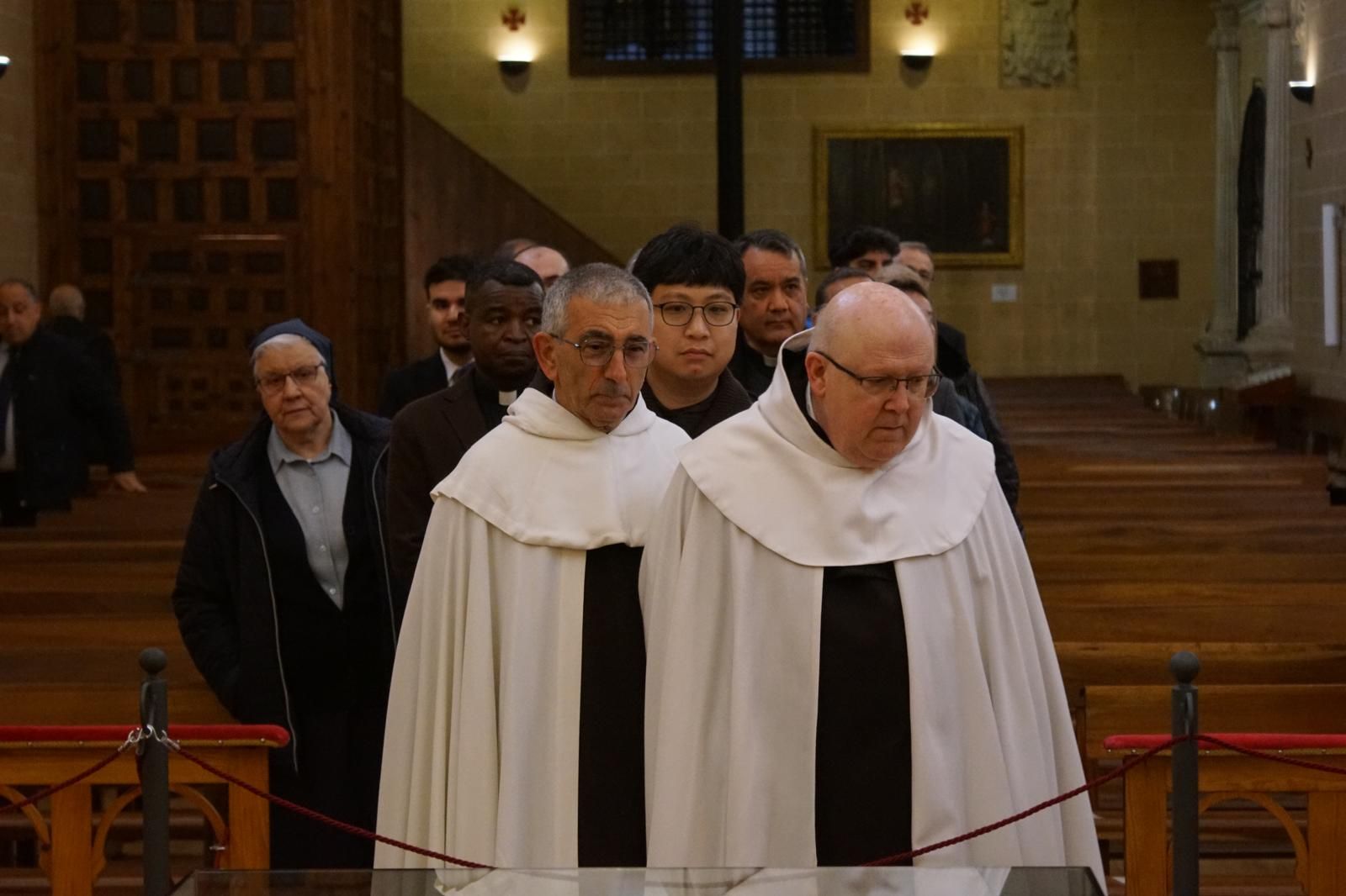 apertura-de-la-basilica-de-la-anunciacion-para-venerar-el-cuerpo-de-santa-teresa-en-alba-de-tormes-fotos-juanes-31