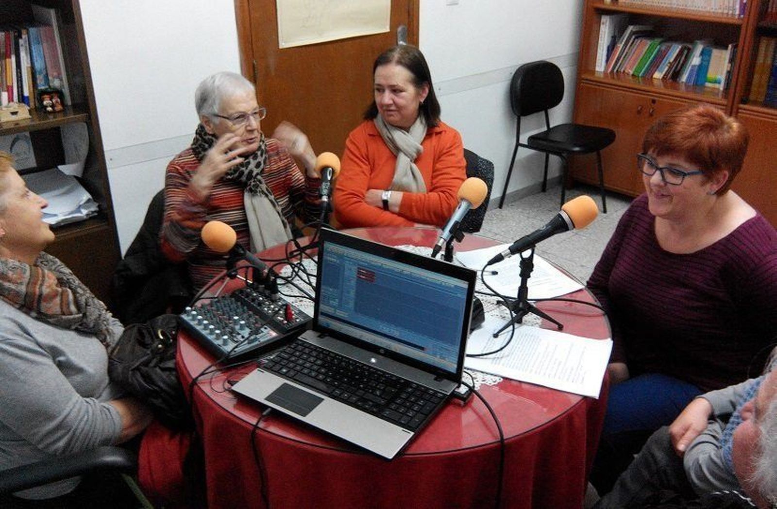 Cáritas también homenajea a la radio en Miróbriga Cáritas también homenajea a la radio en Miróbriga