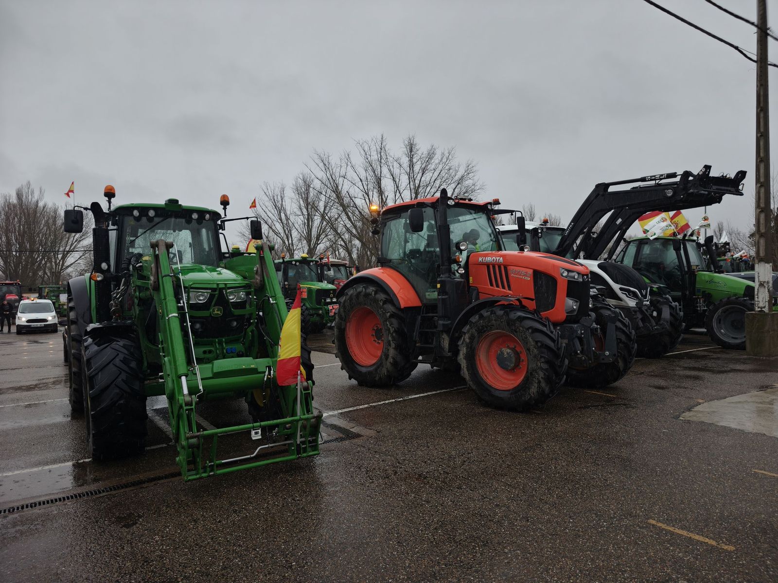En imágenes la marcha con tractores y vehículos de campo en Salamanca en protesta contra Mercosur