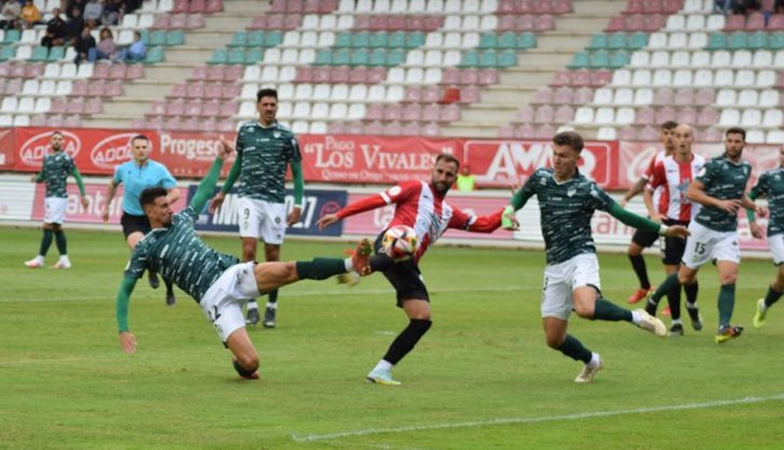 Coque y Parga tratan de tapar el disparo de Pito Camacho | FOTO MANEL HERNÁNDEZ