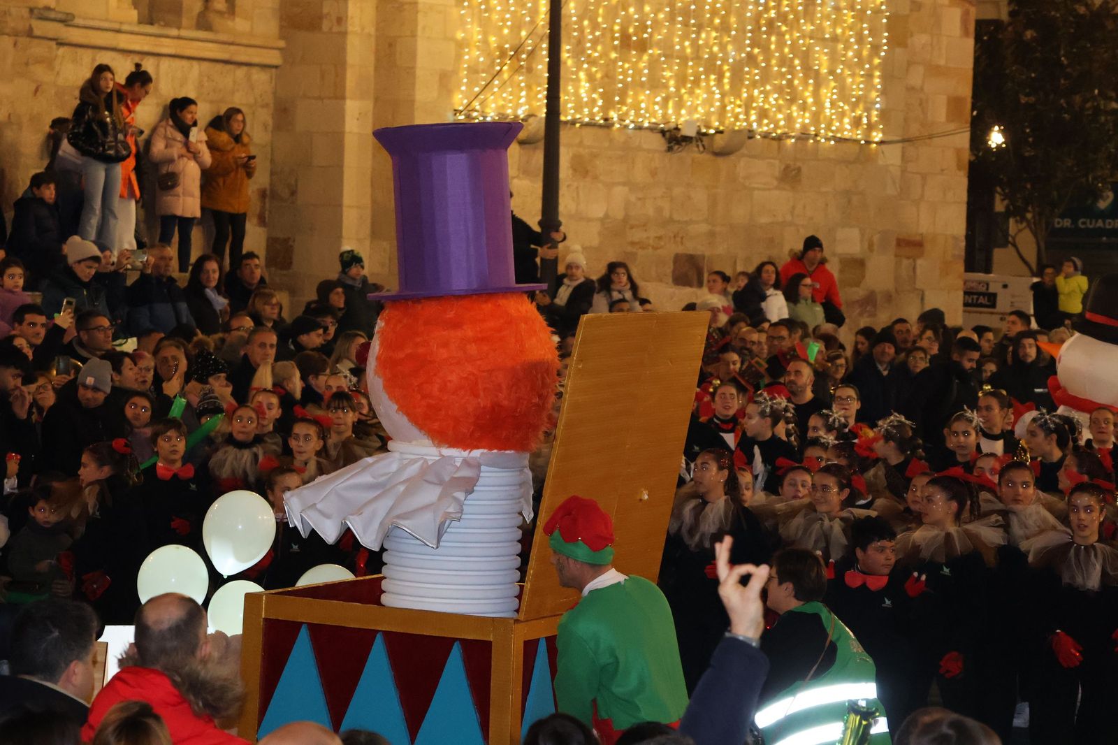 GALERÍA | El animado pasacalles de Escena por el centro de Zamora, en imágenes