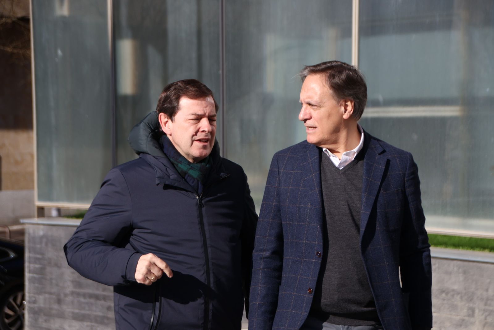 El presidente de la Junta de Castilla y León, Alfonso Fernández Mañueco, participa en el minuto de silencio por el caso de violencia machista en Miranda de Ebro