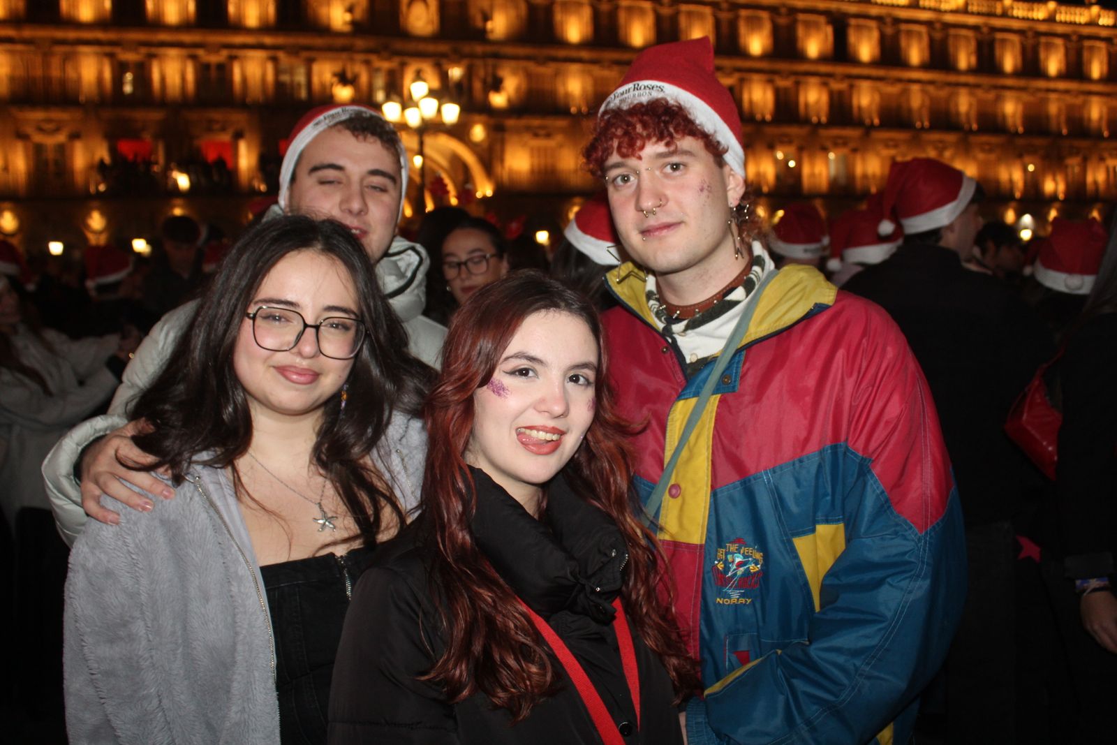 Miles de personas disfrutan de las campanadas y la fiesta del Fin de Año Universitario