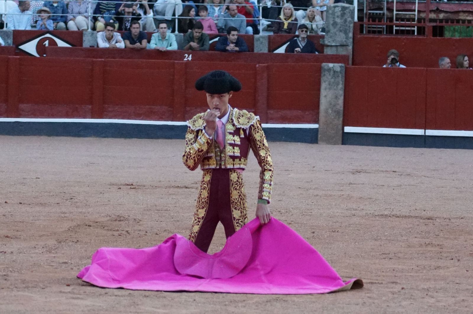 Clase práctica con alumnos de la Escuela de Tauromaquia de Salamanca (Diego Mateos, Noel García y Álvaro Rojo con erales de Esteban Isidro)