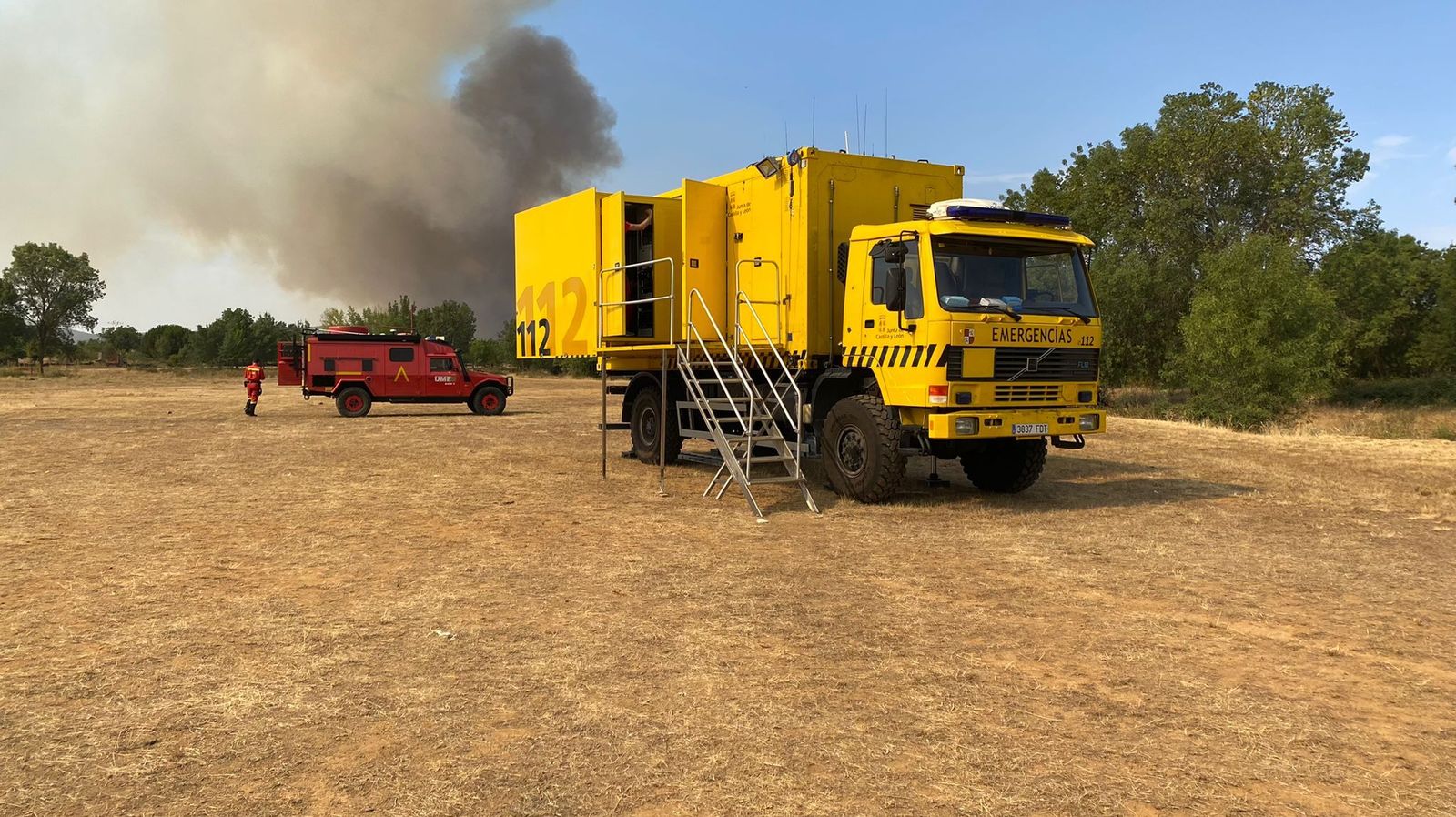Imagen del puesto de mando en el incendio de Losacio