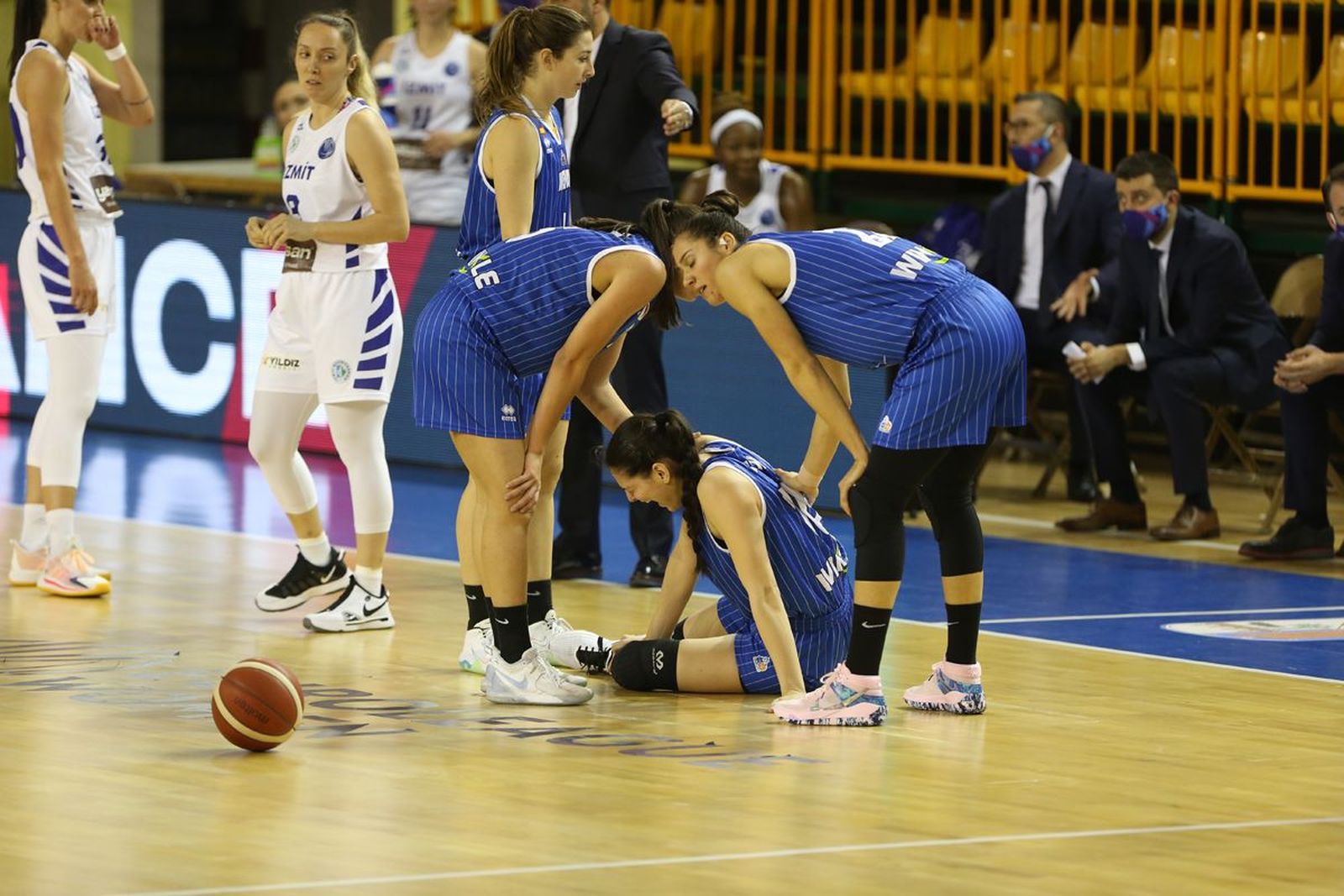 Gajic, en el suelo tras lesionarse.