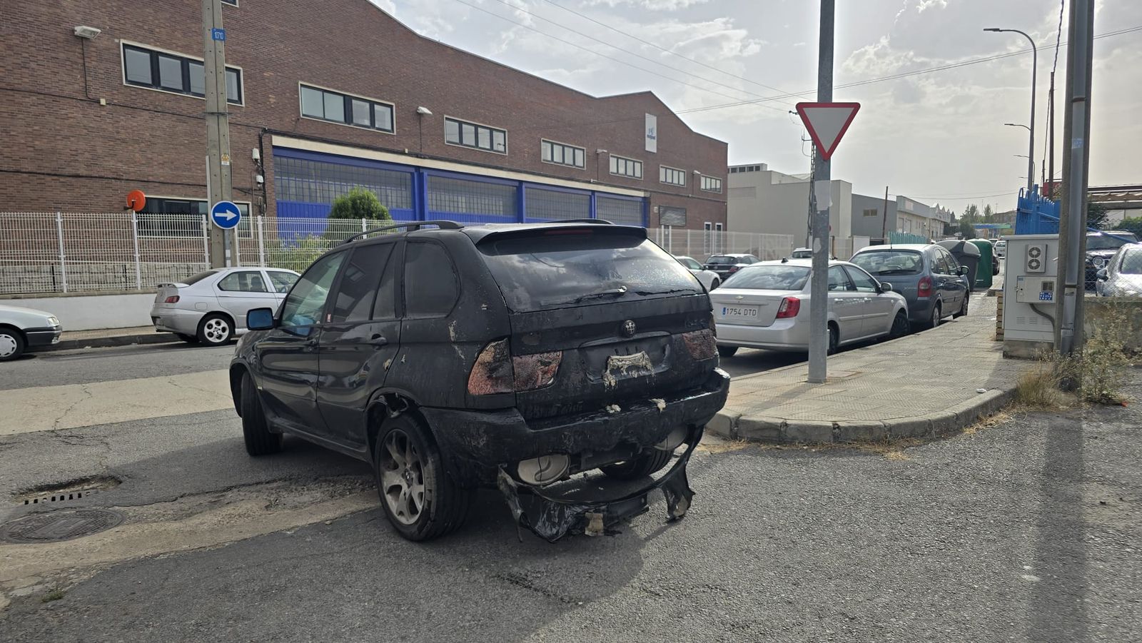 Los bomberos sofocan un gran incendio en el Polígono Industrial de Los Montalvos