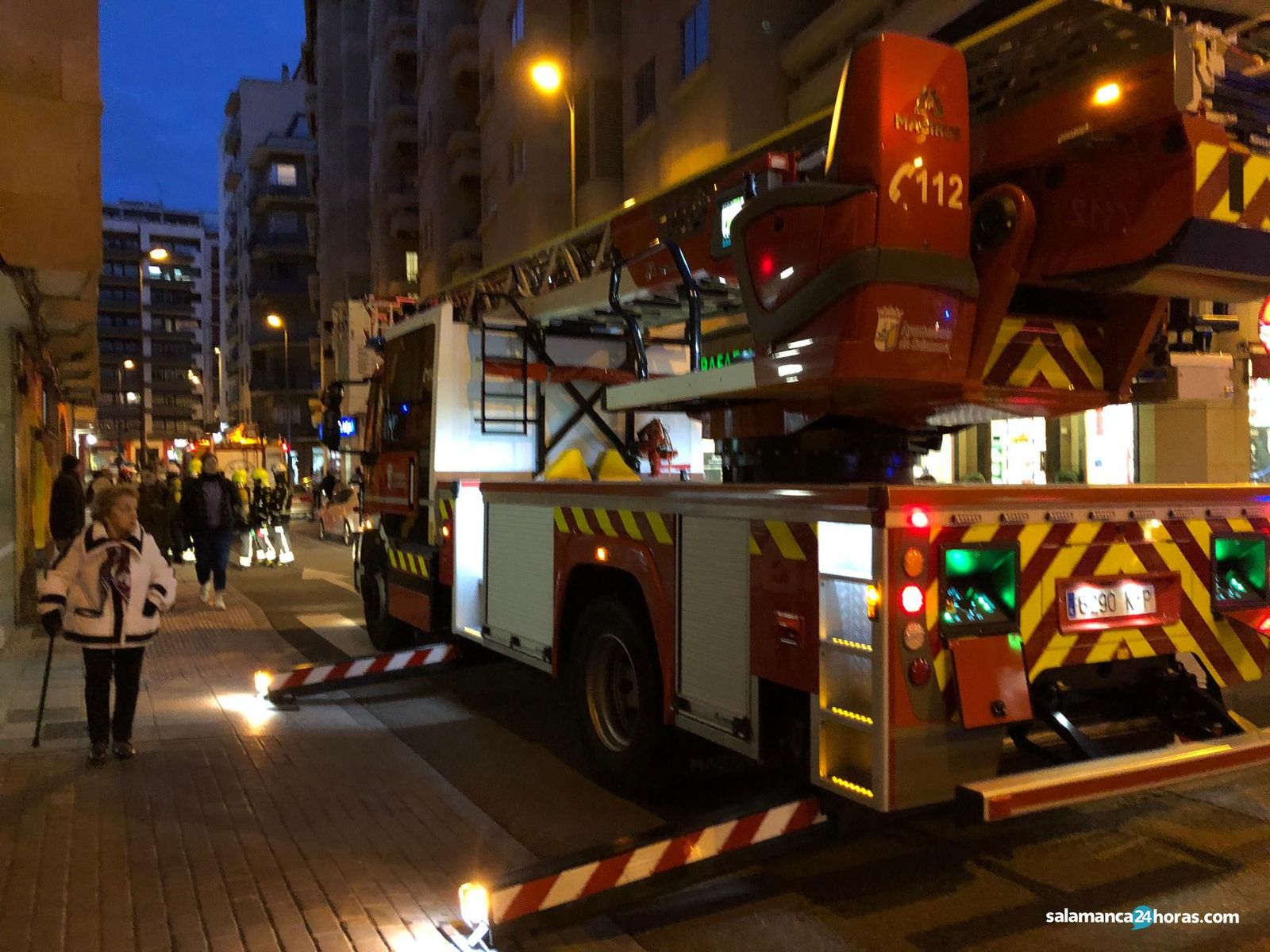 Bomberos en Rodríguez Fabres (2)