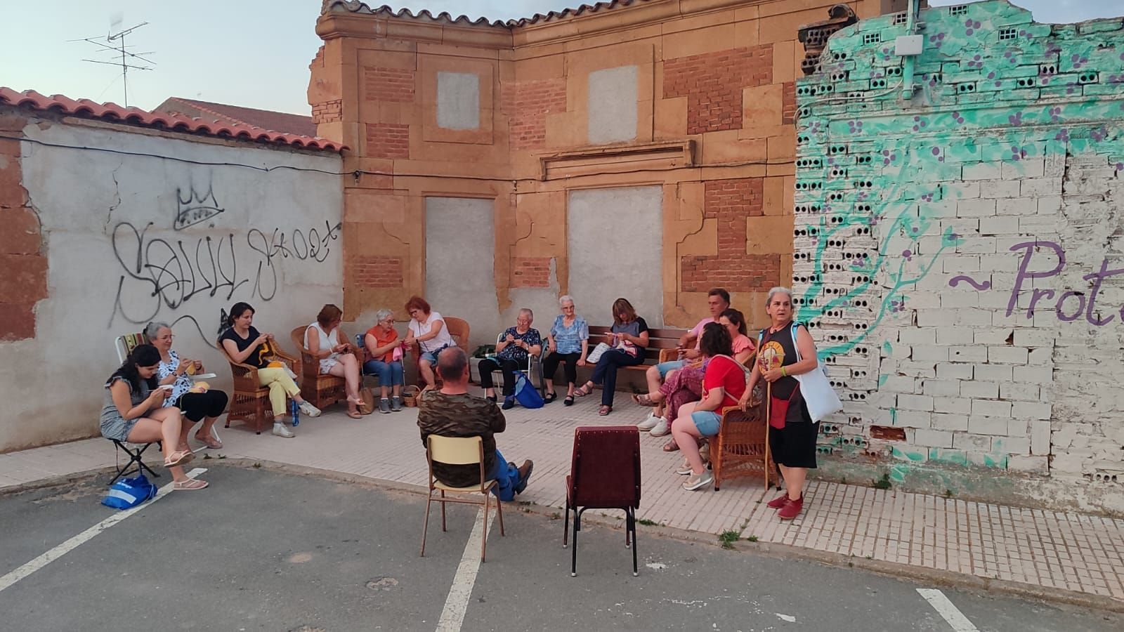 toldo-de-ganchillo-en-la-plaza-de-villoruela-foto-villoruela-se-mueve