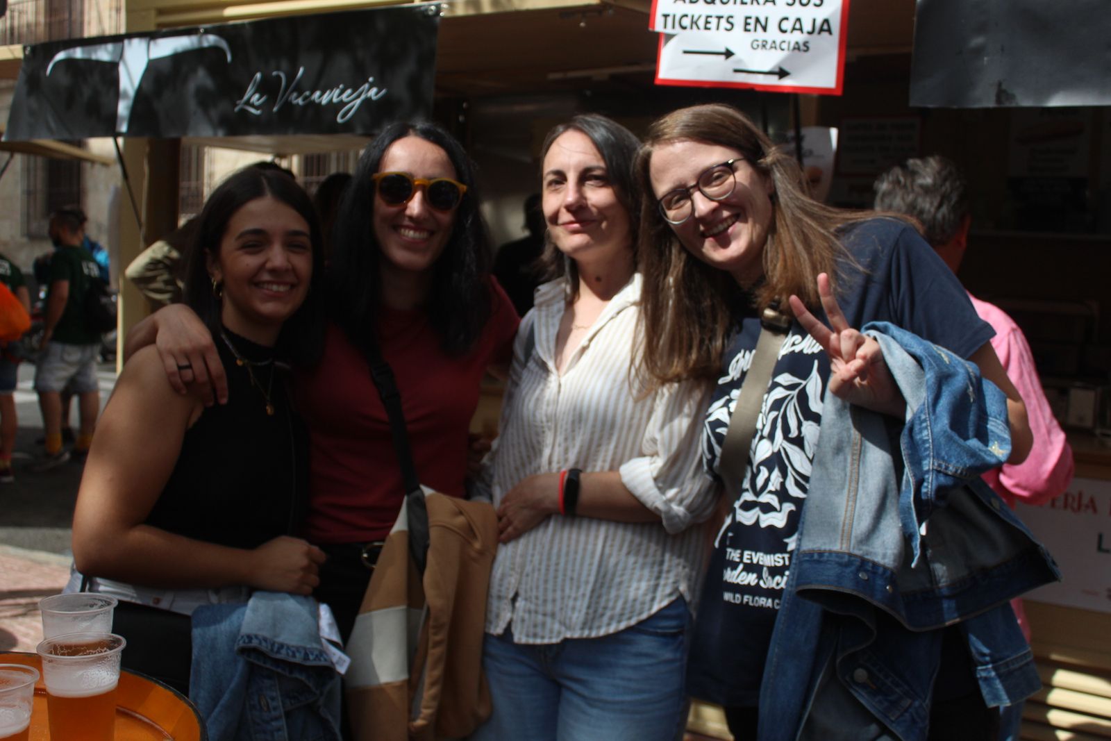 Ambiente en la Feria de Día en el mediodía de este sábado