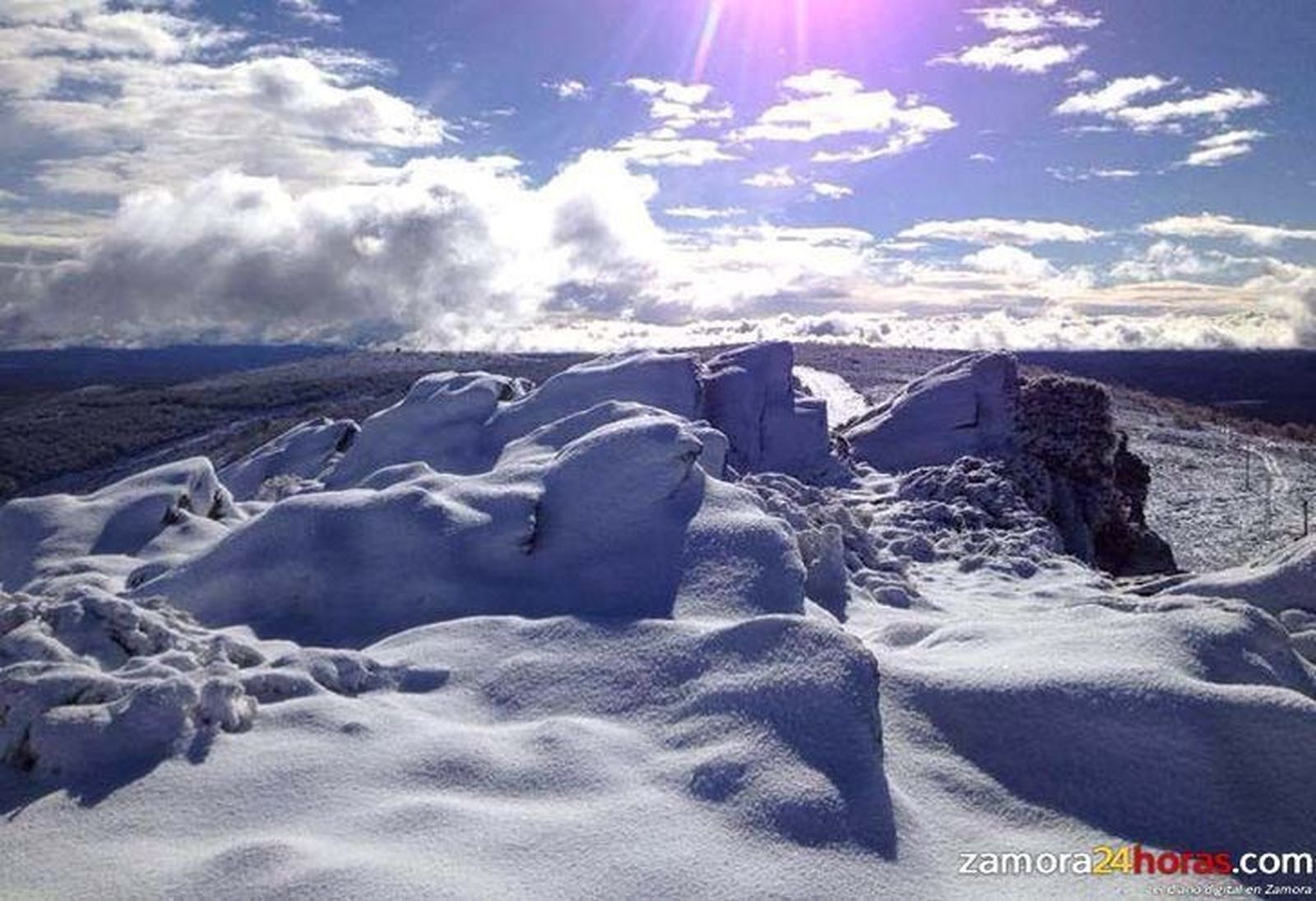 Las brumas matinales y los cielos muy nubosos se retiran en buena parte por la tarde