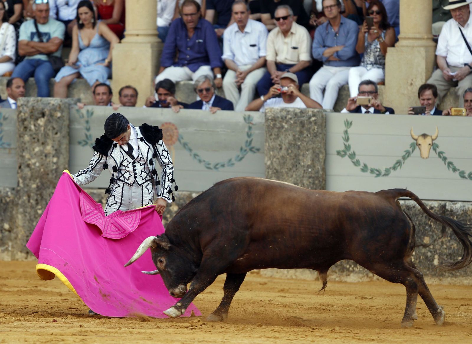 63º Tradicional Corrida Goyesca en la Plaza de Toros de la Real Maestranza de Caballería de Ronda. Feria de Pedro Romero. Toros de la ganadería Juan Pedro Domecq . Verónica del diestro Pablo Aguad