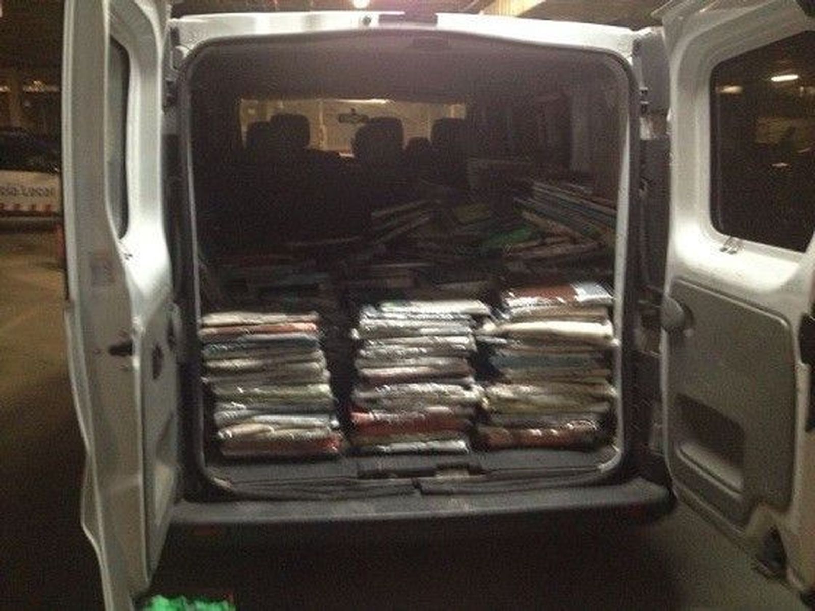 La Policía Local decomisa en el Rastro una furgoneta con ropa del hogar robada