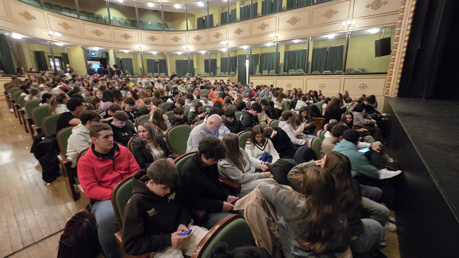 El concejal de Protección Ciudadana y Tráfico, Ángel Molina, asiste a la actividad escolar de concienciación sobre seguridad vial de Aesleme