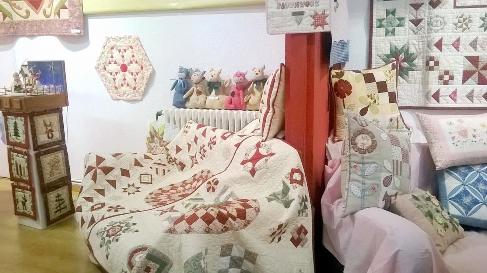 Exposición de patchwork y costura creativa en el Casino Obrero