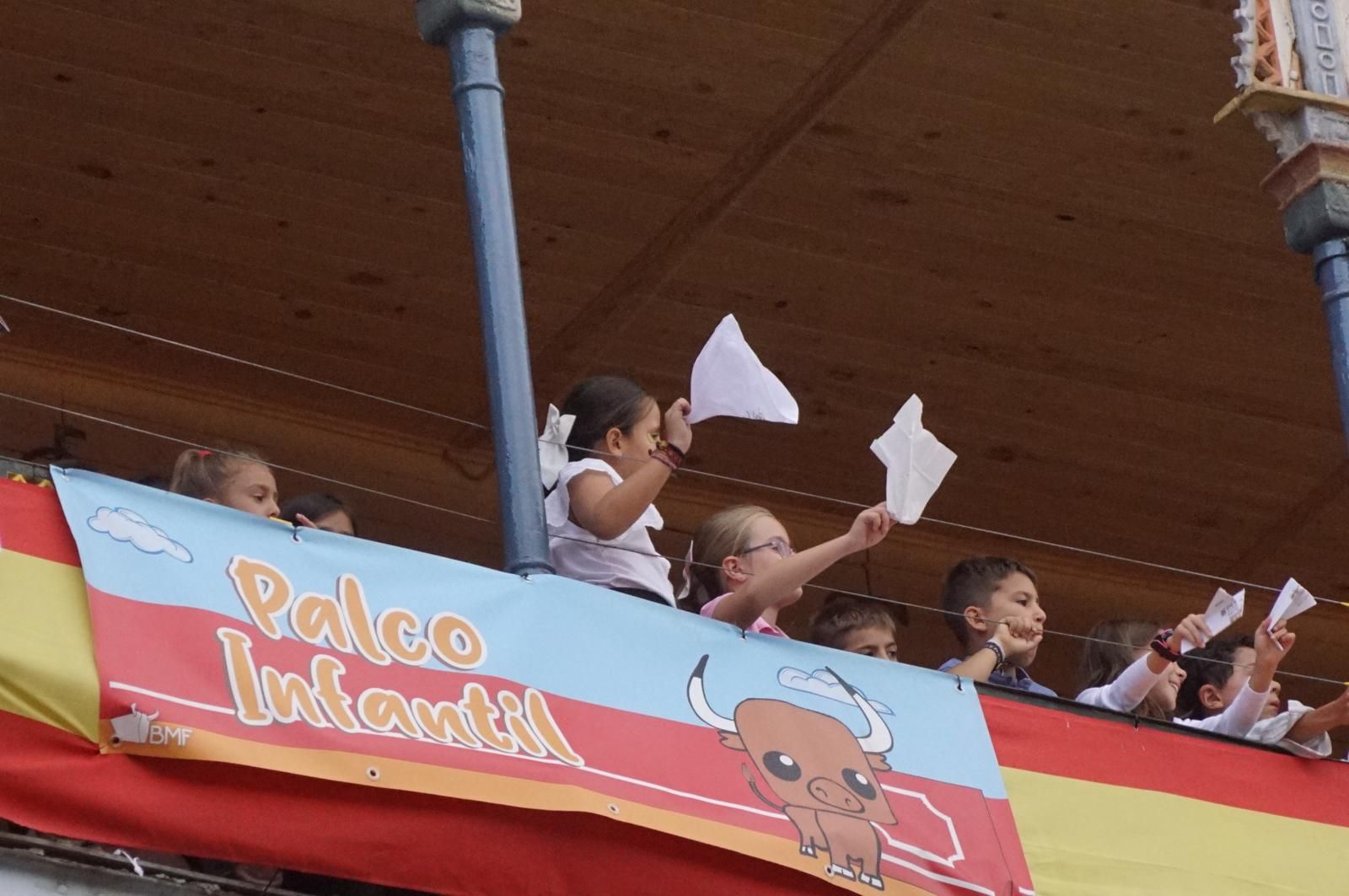 Expectación por ver los caballos de rejoneo en La Glorieta: imágenes del ambiente en los tendidos y en el patio de cuadrillas