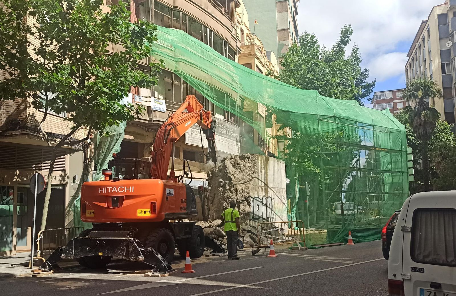 Demolición del muro de hormigón de Víctor Gallego