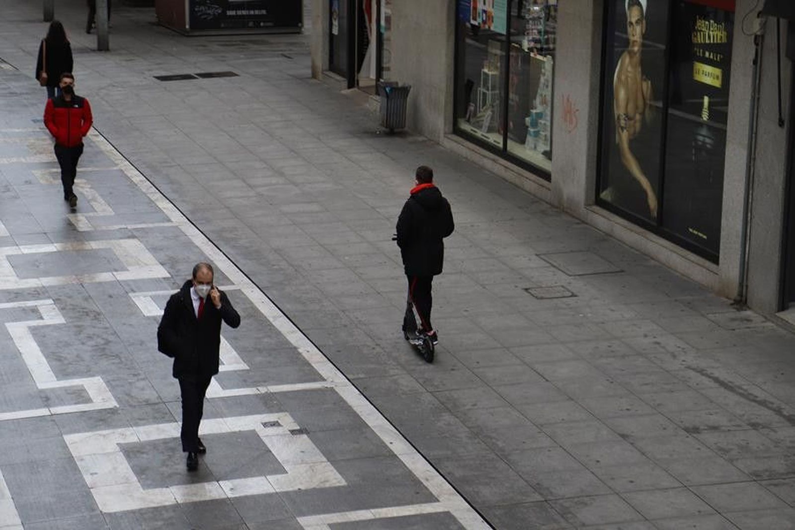 Un ciudadano haciendo uso de su patinete eléctrico en Santa Clara Un ciudadano haciendo uso de su patinete eléctrico en Santa Clara
