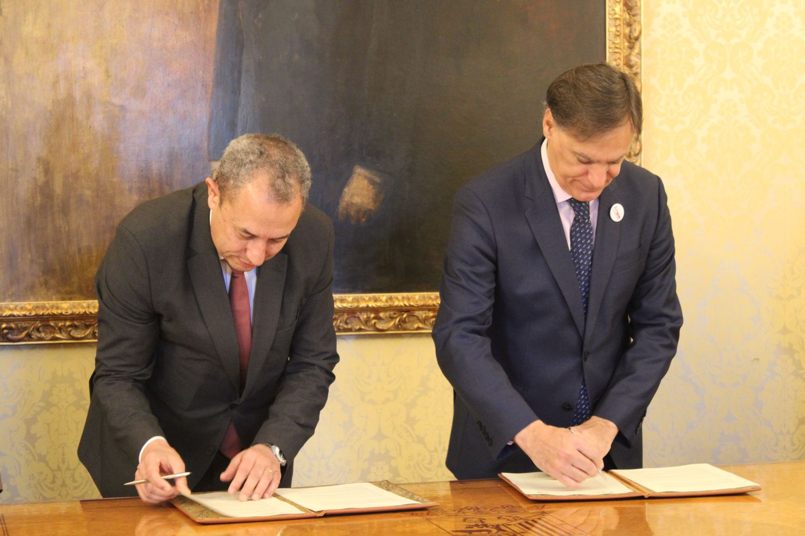 El alcalde de Salamanca y presidente de Zaldesa, Carlos García Carbayo, y el presidente del Consejo de Administración de la Autoridad del Puerto de Aveiro, Eduardo (10) el-alcalde-de-salamanca-y-presidente-de-zaldesa-carlos-garcia-carbayo-y-el-presidente-del-consejo-de-administracion-de-la-autoridad-del-puerto-de-aveiro-eduardo-10