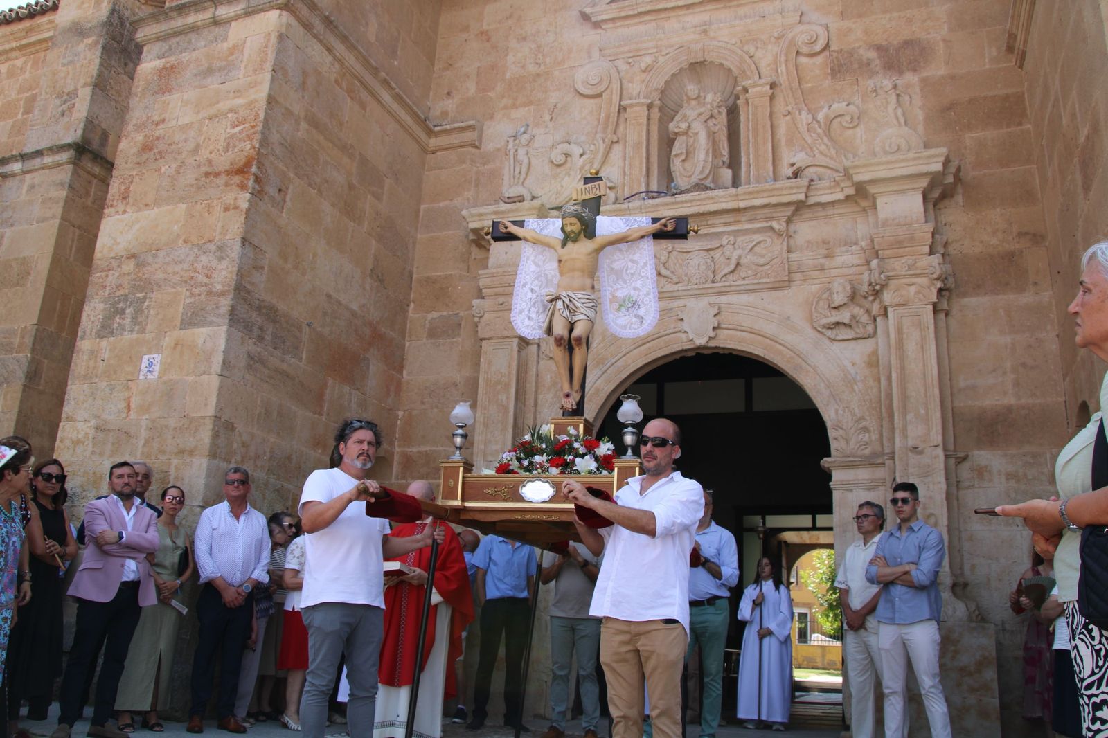 Procesión en honor al Cristo de las Batallas en Castellanos de Moriscos