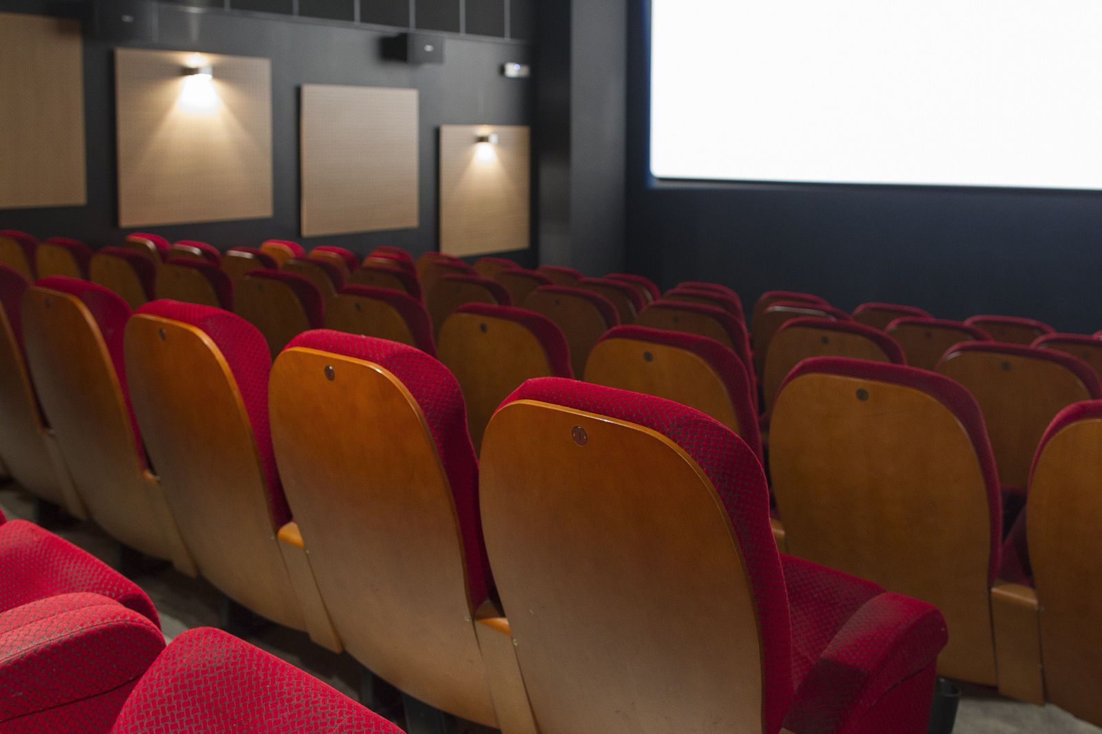 Cine, cines, butaca, butacas, taquilla, entrada, entradas, película, películas, exhibición, proyector de cine, cinematografía, espectador, espectadores (archivo)