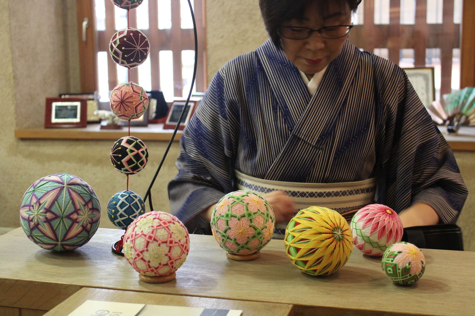 temari-artesania-tradicional-japonesa-elaborada-en-el-centro-cultural-hispano-japones-en-salamanca-4