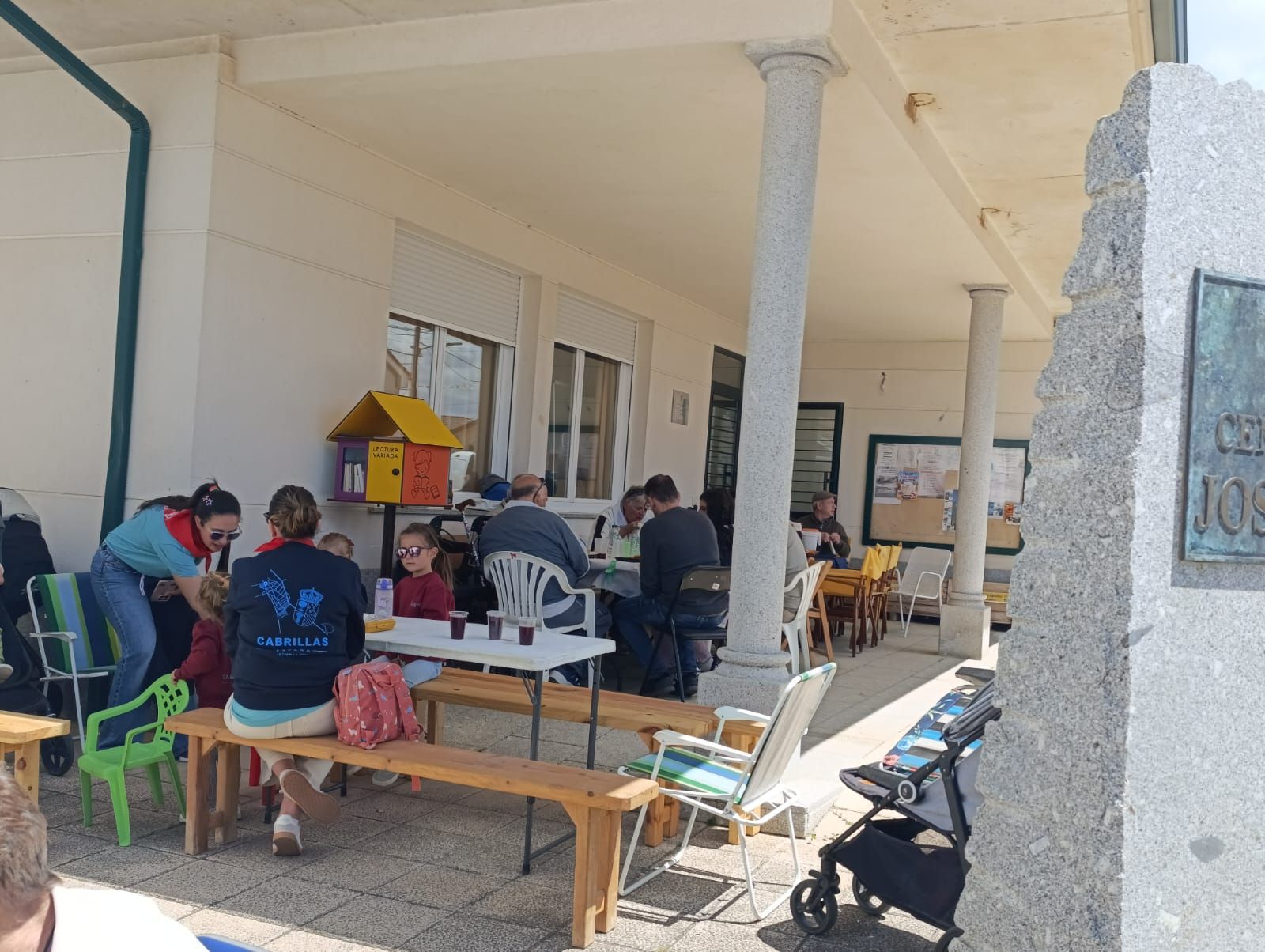 Cabrillas pone el broche a sus fiestas con una gran comida popular