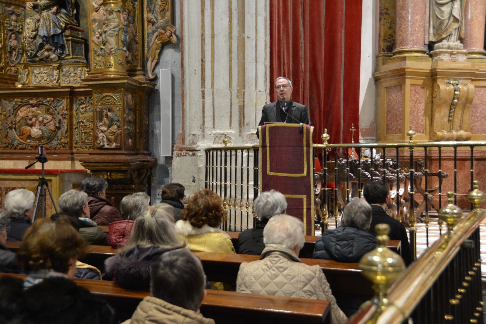 El obispo centra su primera meditación cuaresmal en la espiritualidad de la Pasión
