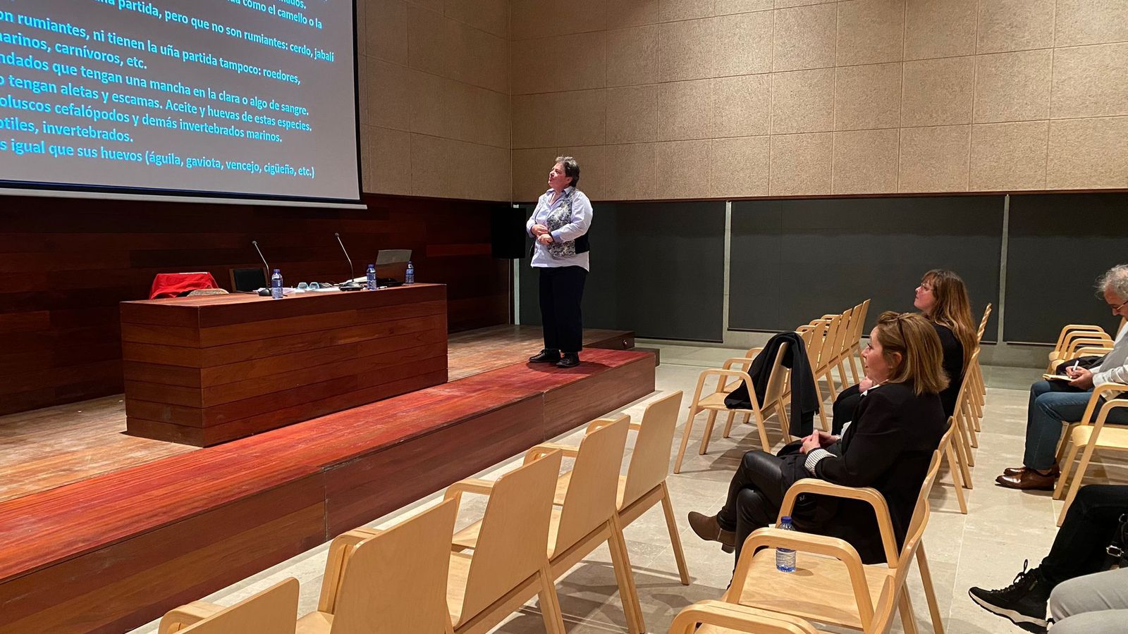 conferencia-sobre-la-importancia-del-cordero-en-las-religiones-3