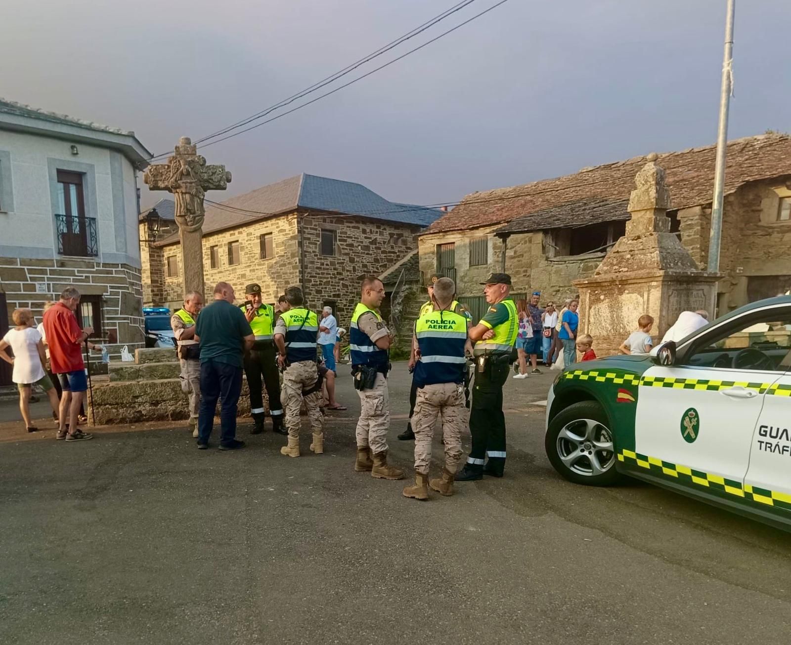 Uno de los desalojos del lunes por el incendio de Porto